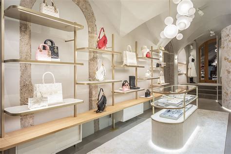 kitzbuhel dior|Luxusmarkt: So poppt Dior in Kitzbühel auf .